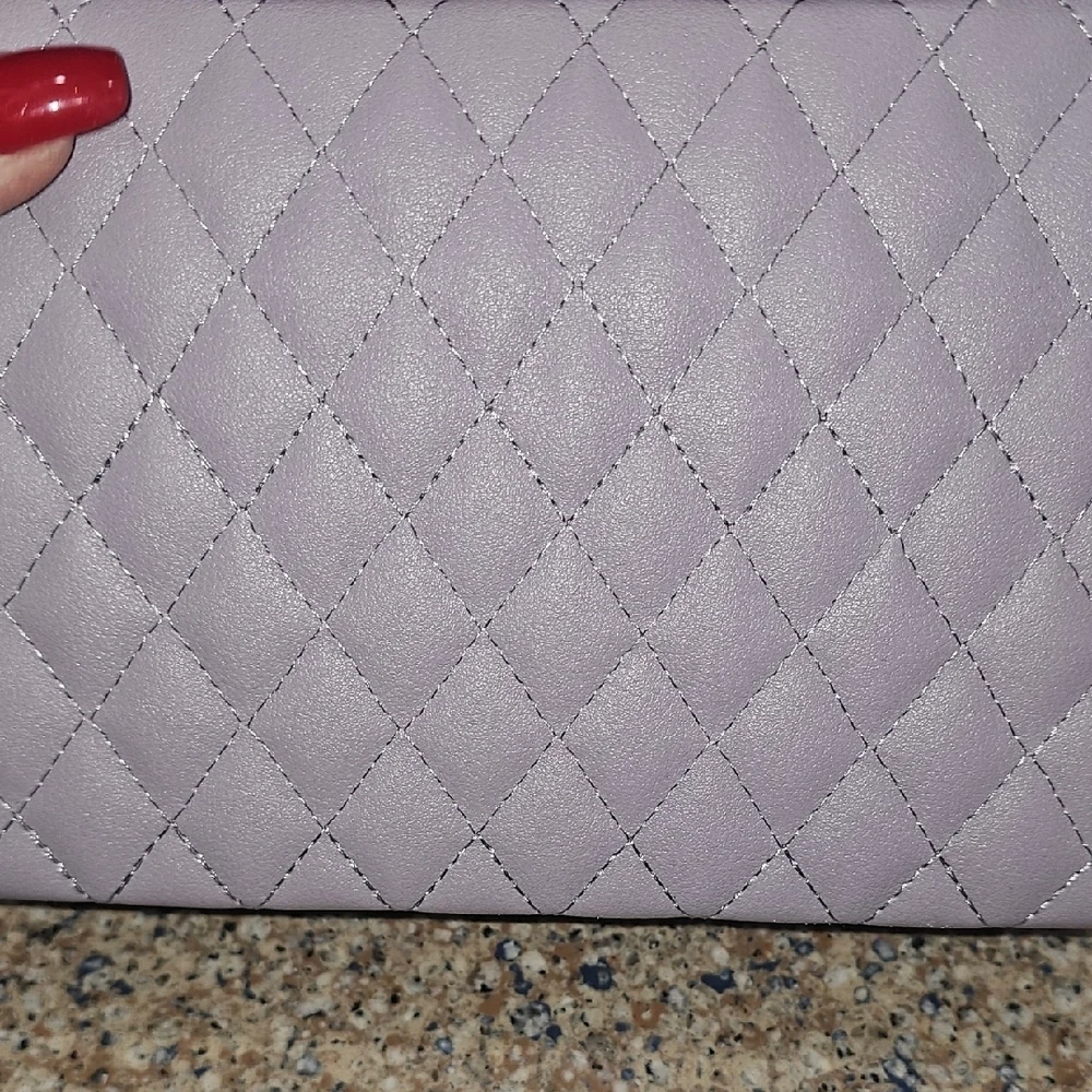 Women's NWT Elegant Quilted Gray Handbag/Crossbody